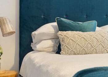 Hukum Jima di Kamar yang Ada Mushaf di Dalamnya, Hadist tentang Jima di Malam Jumat