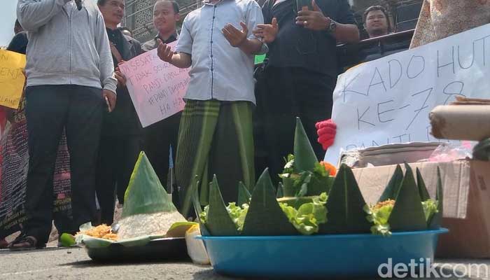 Panji Gumilang Ditahan, Warga Indramayu Gelar Tumpengan untuk Polisi 1 panji gumilang