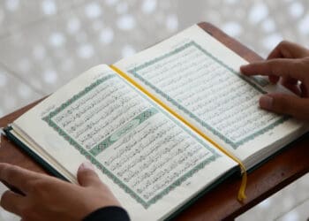 Syafaat Quran, Hukum Mengambil Mushaf dengan Tangan Kiri, Waktu Membaca Surat Al-Kahfi pada Hari Jum’at, Munasabah, Cara Kendalikan Nafsu Syahwat, Keutamaan Tilawah Quran Setiap Hari, Adab Tilawah Quran, Ghunnah, Sebab Al-Quran Diturunkan secara Bertahap