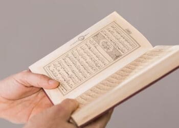 Cara Membentengi Diri, Janji Allah dalam Al-Quran, Sebab Al-Quran Diturunkan secara Bertahap,Tafsir. Qiroat, Hukum Muslim yang Tak Bisa Baca Al-Quran, Al-Quran