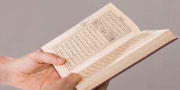 Cara Membentengi Diri, Janji Allah dalam Al-Quran, Sebab Al-Quran Diturunkan secara Bertahap,Tafsir. Qiroat, Hukum Muslim yang Tak Bisa Baca Al-Quran, Al-Quran