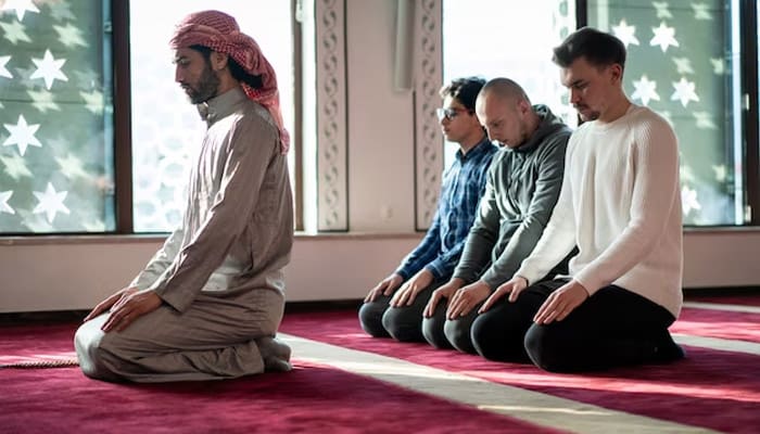 Arti Mencuri dalam Shalat 2 Shalat, Hal yang Jangan Dilakukan di Dalam Sholat, Hal yang Jangan Dilakukan di Dalam Sholat, Keutamaan Shalat Ashar