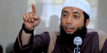 Dosa, Ibadah, berpakaian, Khalid Basalamah