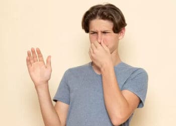 Hukum Menertawakan Orang yang Kentut, Hukum Buang Gas di Depan Orang