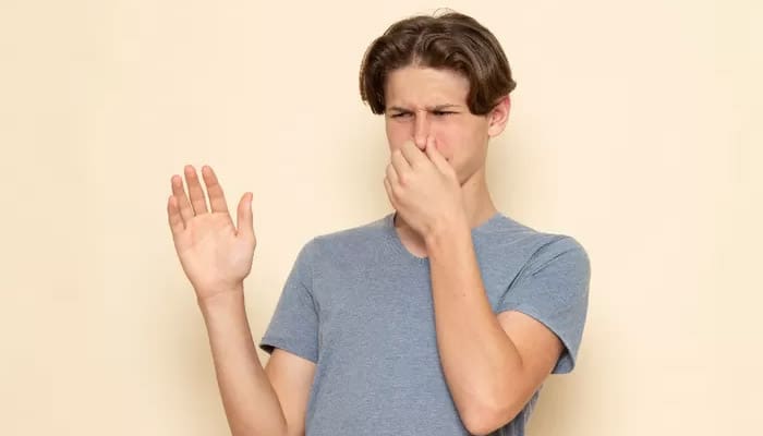 Hukum Menertawakan Orang yang Kentut, Hukum Buang Gas di Depan Orang