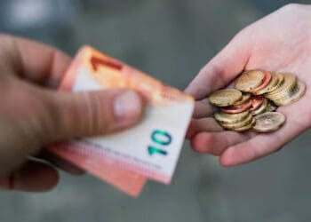 Perusak Pahala Sedekah, Keutamaan Memberi Pinjaman, utang, Bahaya Pelit