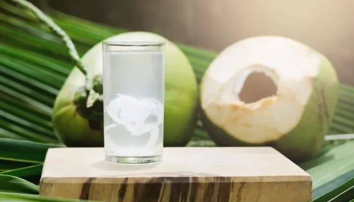 MasyaAllah, Inilah 7 Manfaat Air Kelapa Muda! 1 Manfaat Air Kelapa Muda