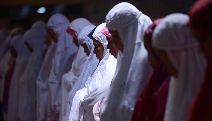 Apa Saja Aurat Wanita saat Shalat? 1 muslimah shalat, shalat, aurat, wanita, shalat tarawih