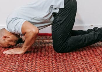 Shalat, Keutamaan Shalat Dhuha, Shalat yang Tidak Diterima oleh Allah SWT, Hukum Shalat tanpa Peci, shalat