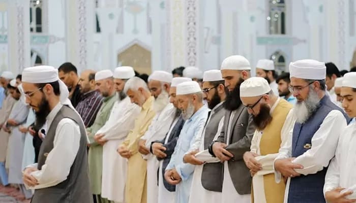 Suara Imam Tidak Terdengar, Apakah Sah Shalatnya? 1 Imam