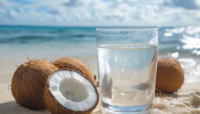 Wah, Ternyata Ini 9 Manfaat Minum Air Kelapa Murni Setiap Hari! 1 Manfaat Minum Air Kelapa Murni