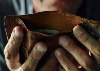 Kebiasaan Buruk yang Bisa Bikin Dompet Cepat Kosong, Uang