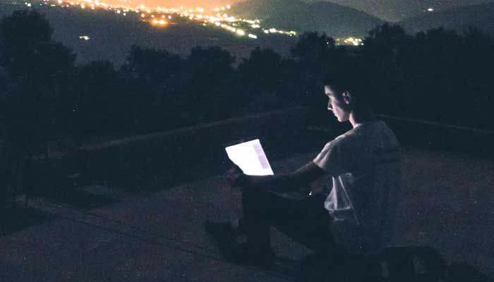 4 Dampak FOMO dalam Kehidupan; Merasa Cemas dan Takut Tertinggal 1 fomo