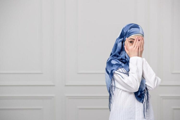 7 Tips Menasihati Istri yang Suka Gosip dengan Tetangga 1 gosip, cantik, istri, aurat, nafkah