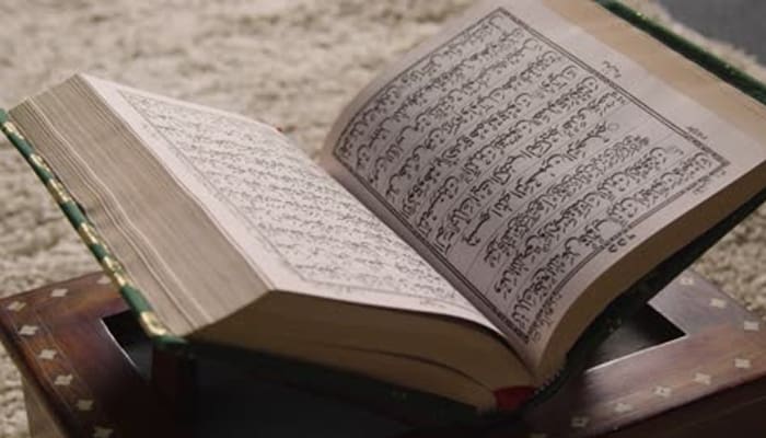 Hukum Menyentuh Al-Quran dari Sampulnya tanpa Wudhu 1 Al-Baqarah, Kisah, Hukum Menyentuh Al-Quran